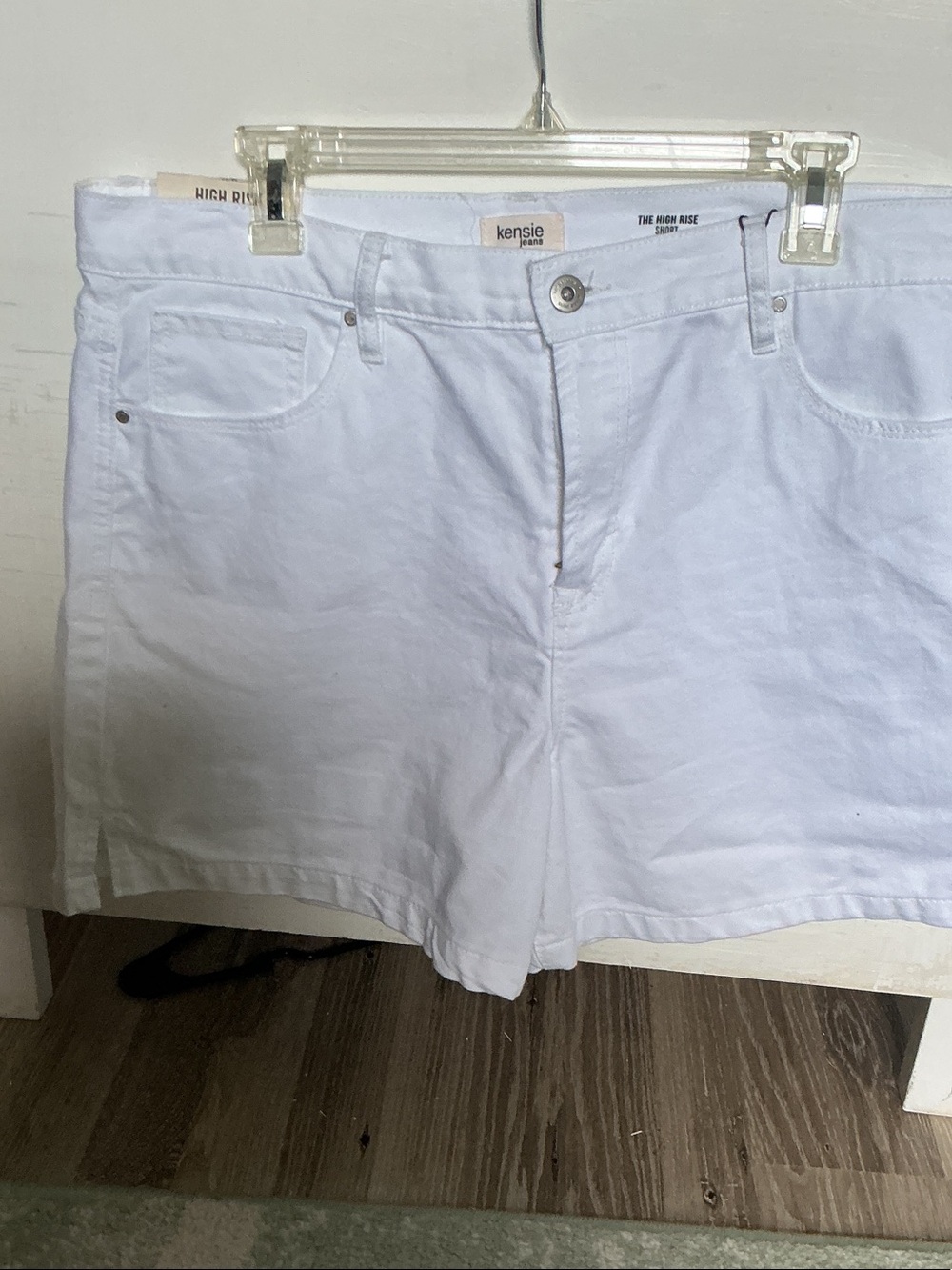 Kensie White High-Waist Casual Shorts